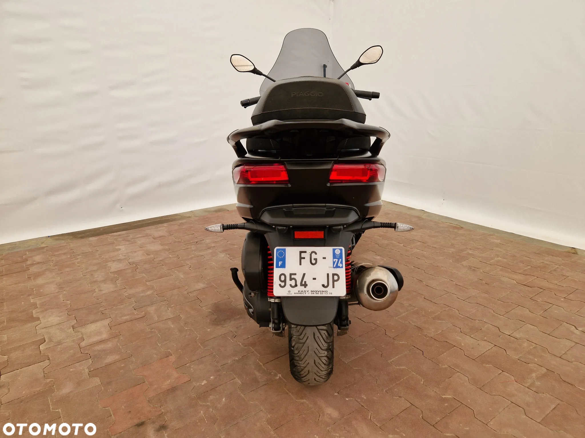 Piaggio MP-3 - 12