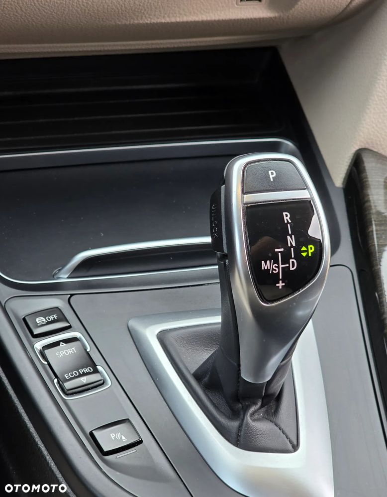 BMW Seria 3 320i xDrive Luxury Line - 19
