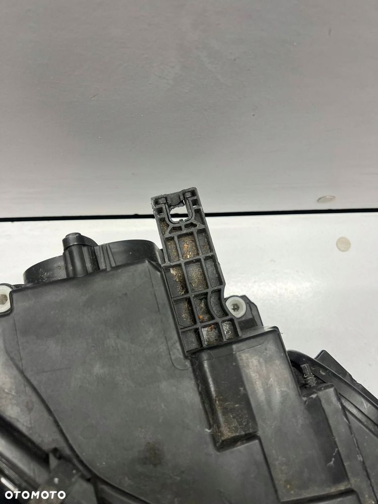 8W0 941 044 Reflektor lampa uszkodzona Audi A4 S4 B9 PRAWA - 6