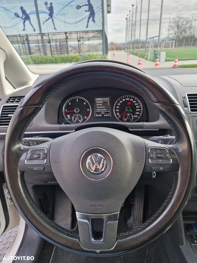Volkswagen Touran 2.0 TDI DPF DSG Highline - 16
