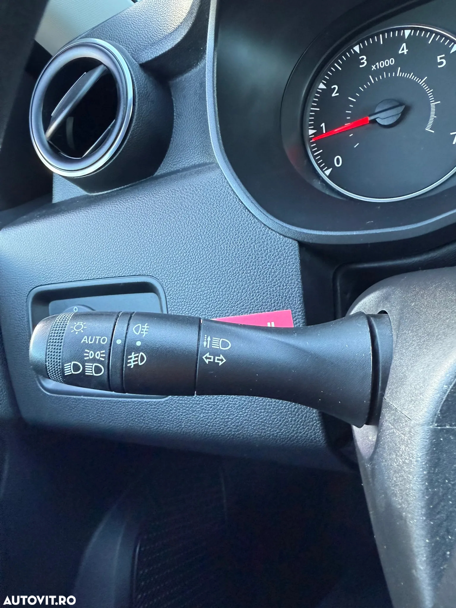 Dacia Duster 1.6 SCe Comfort - 28