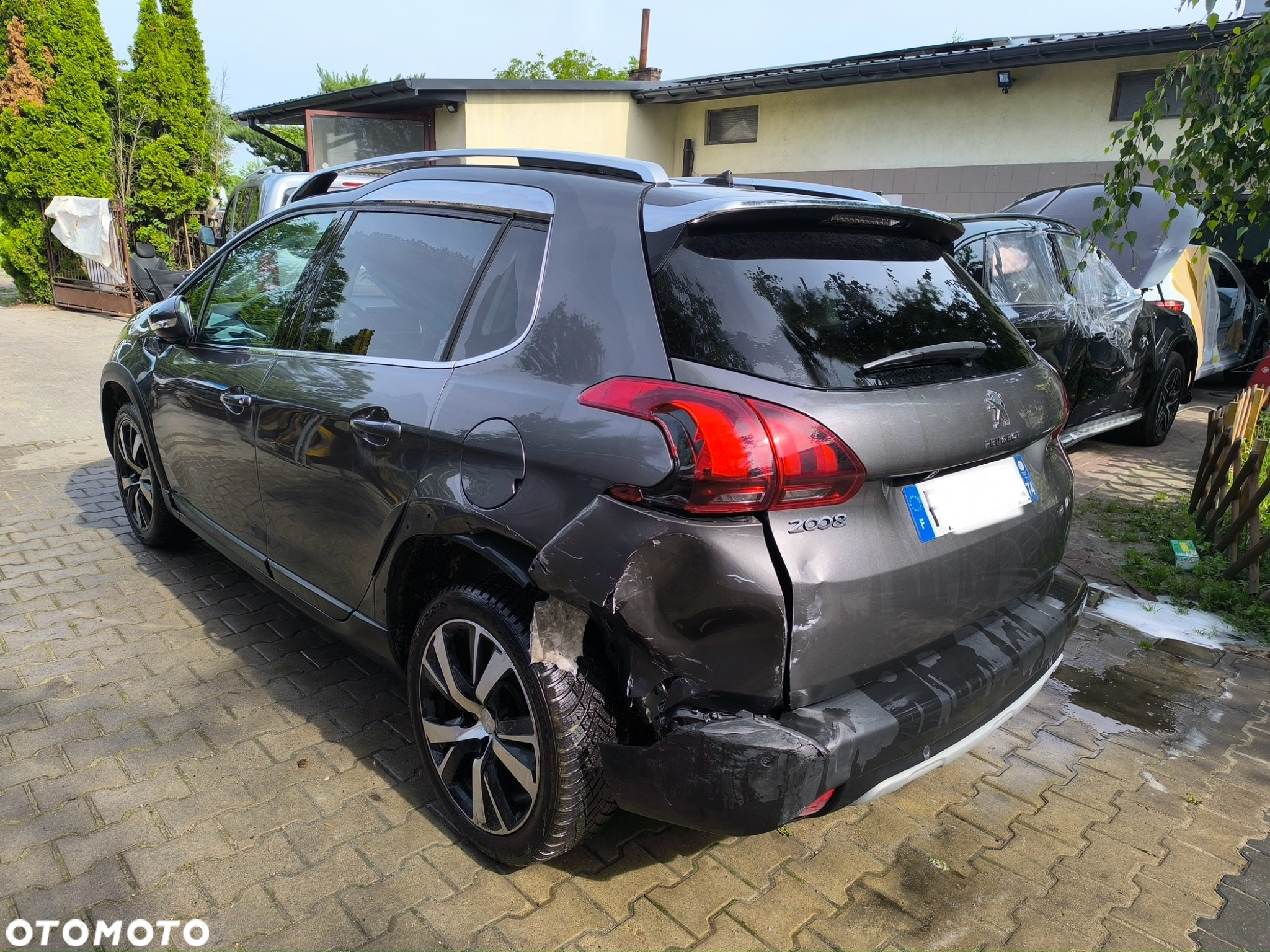 Peugeot 2008 1.2 Pure Tech GPF Allure S&S EAT6 - 3