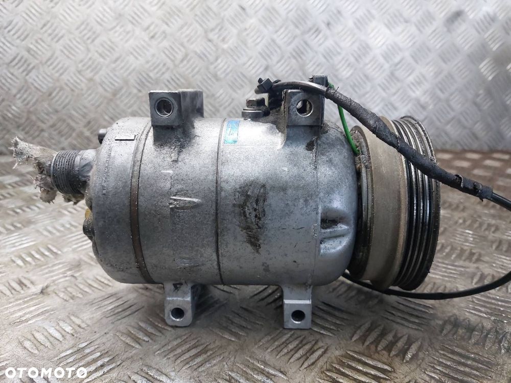 SPRĘŻARKA KOMPRESOR KLIMATYZACJI VOLKSWAGEN PASSAT B5 1.9 TDI 8D0260805D - 4