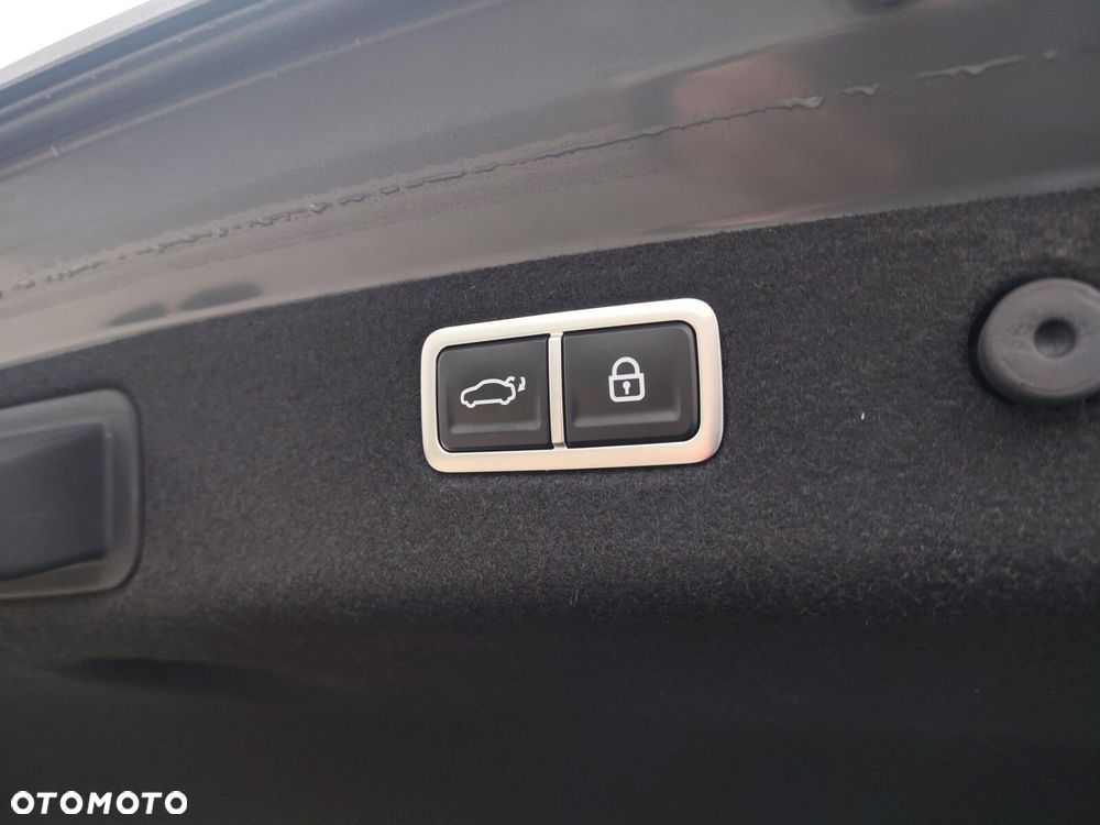 Genesis G70 2.0T Plus RWD 8AT Sport - 29