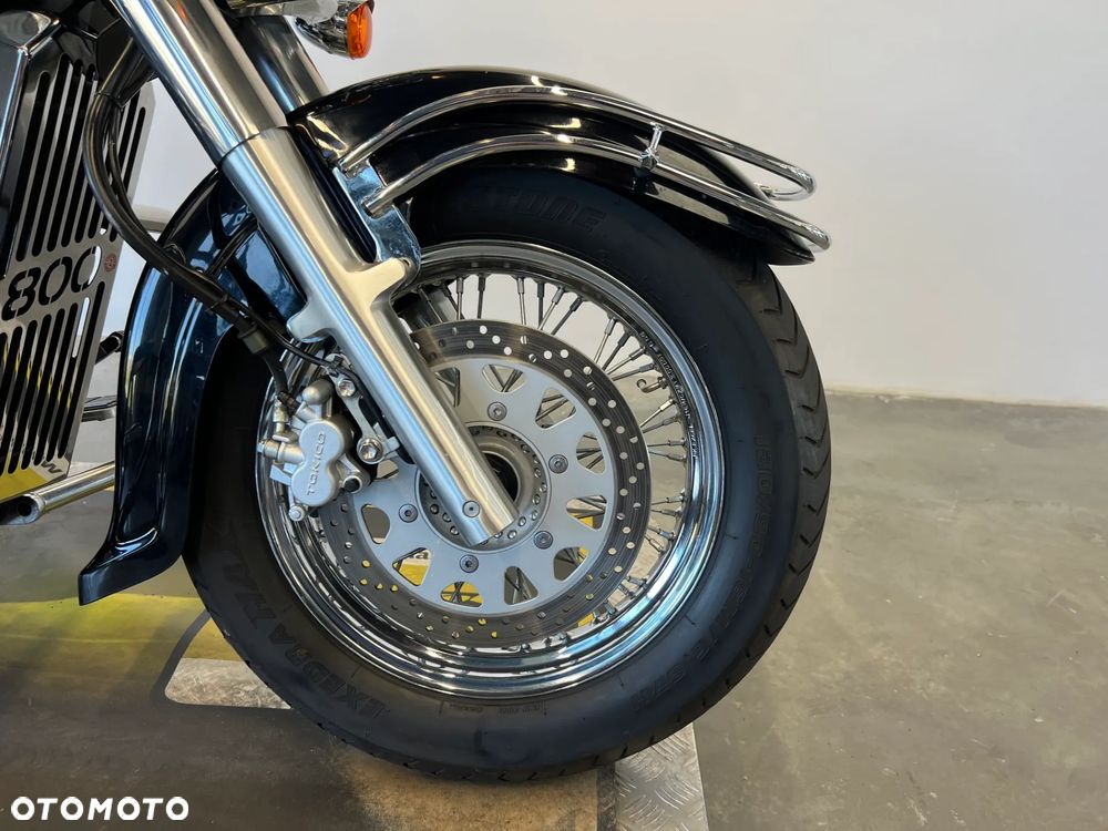 Suzuki Intruder - 11