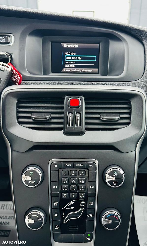 Volvo V40 D2 Kinetic - 25