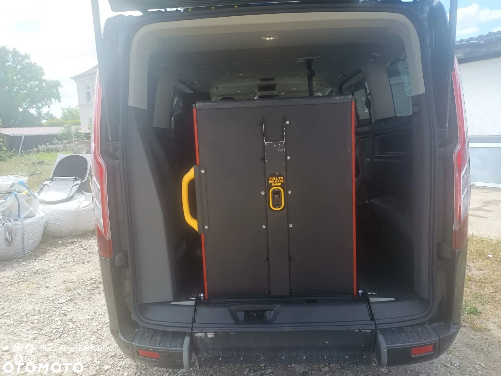 Ford Tourneo Custom - 1
