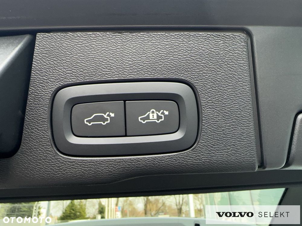 Volvo XC 60 T6 Plug-In Hybrid AWD Plus Dark - 24