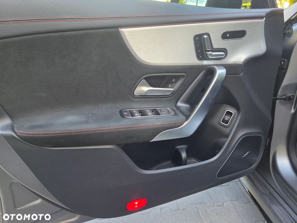 Mercedes-Benz CLA AMG 35 4-Matic 7G-DCT - 29