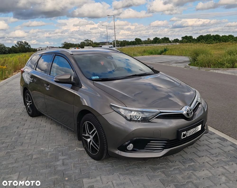 Toyota Auris 1.6 Premium - 1