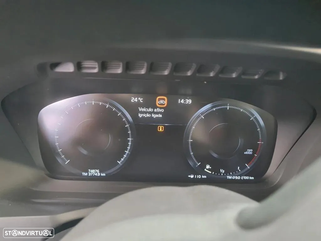Volvo XC 90 2.0 B5 Momentum Plus AWD - 4