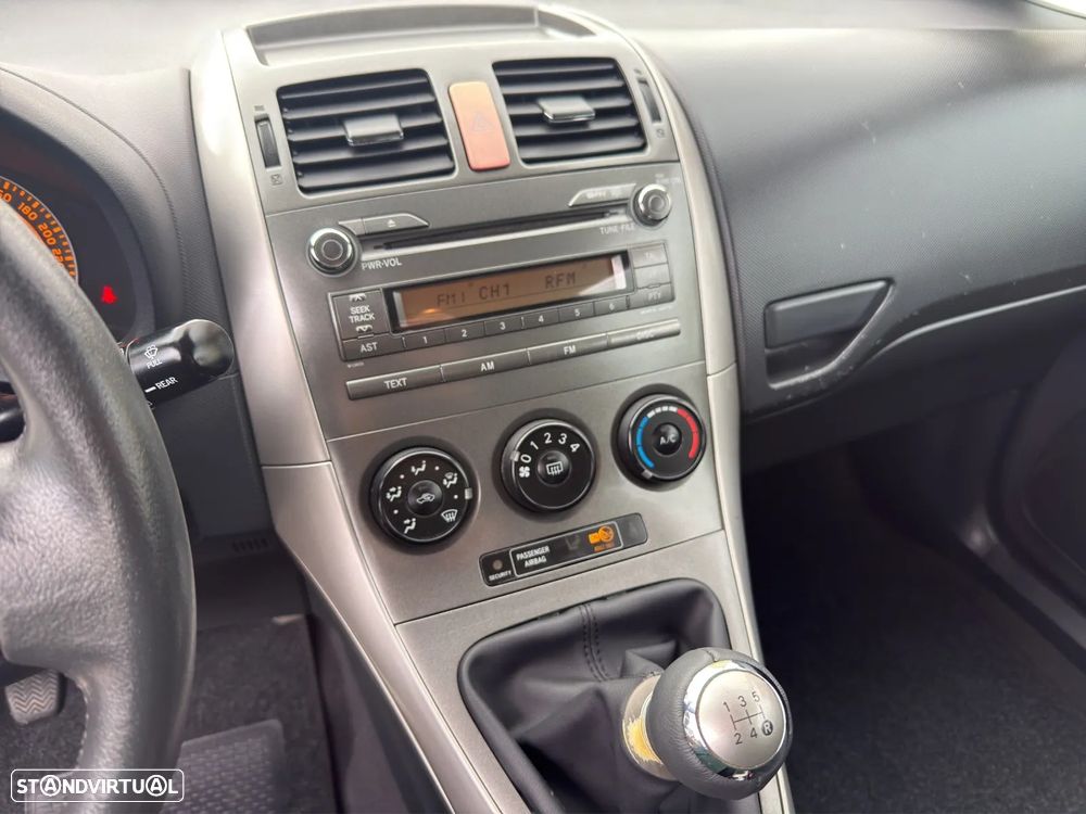 Toyota Auris 1.4 D-4D - 10