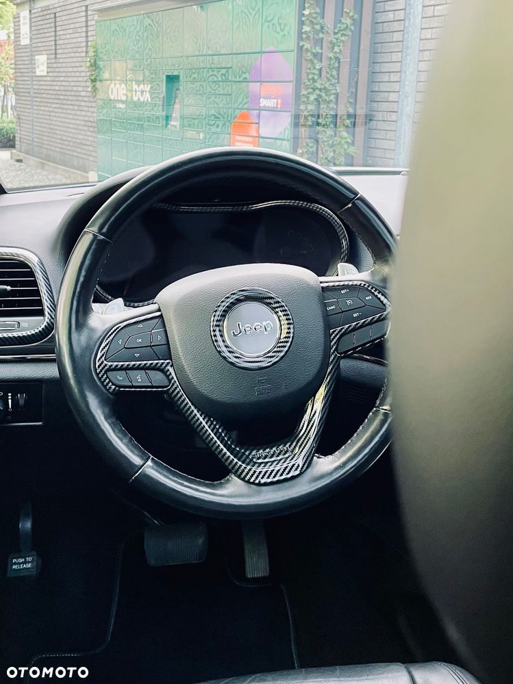 Jeep Grand Cherokee - 17