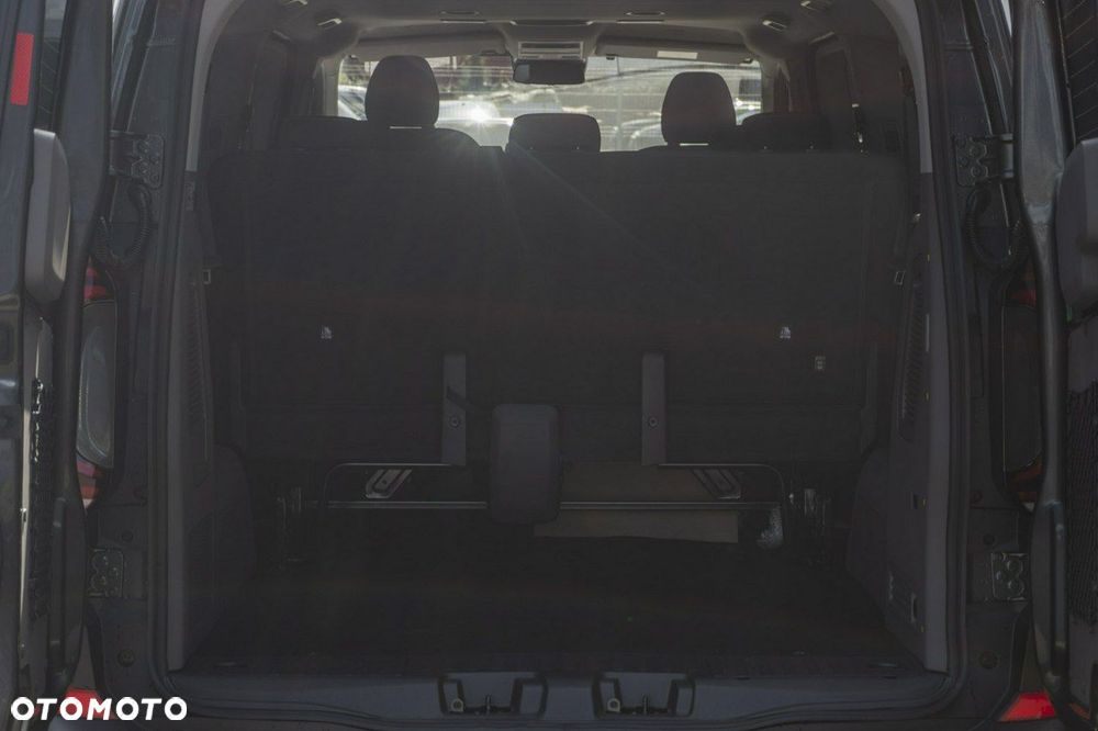 Volkswagen Caravelle - 11