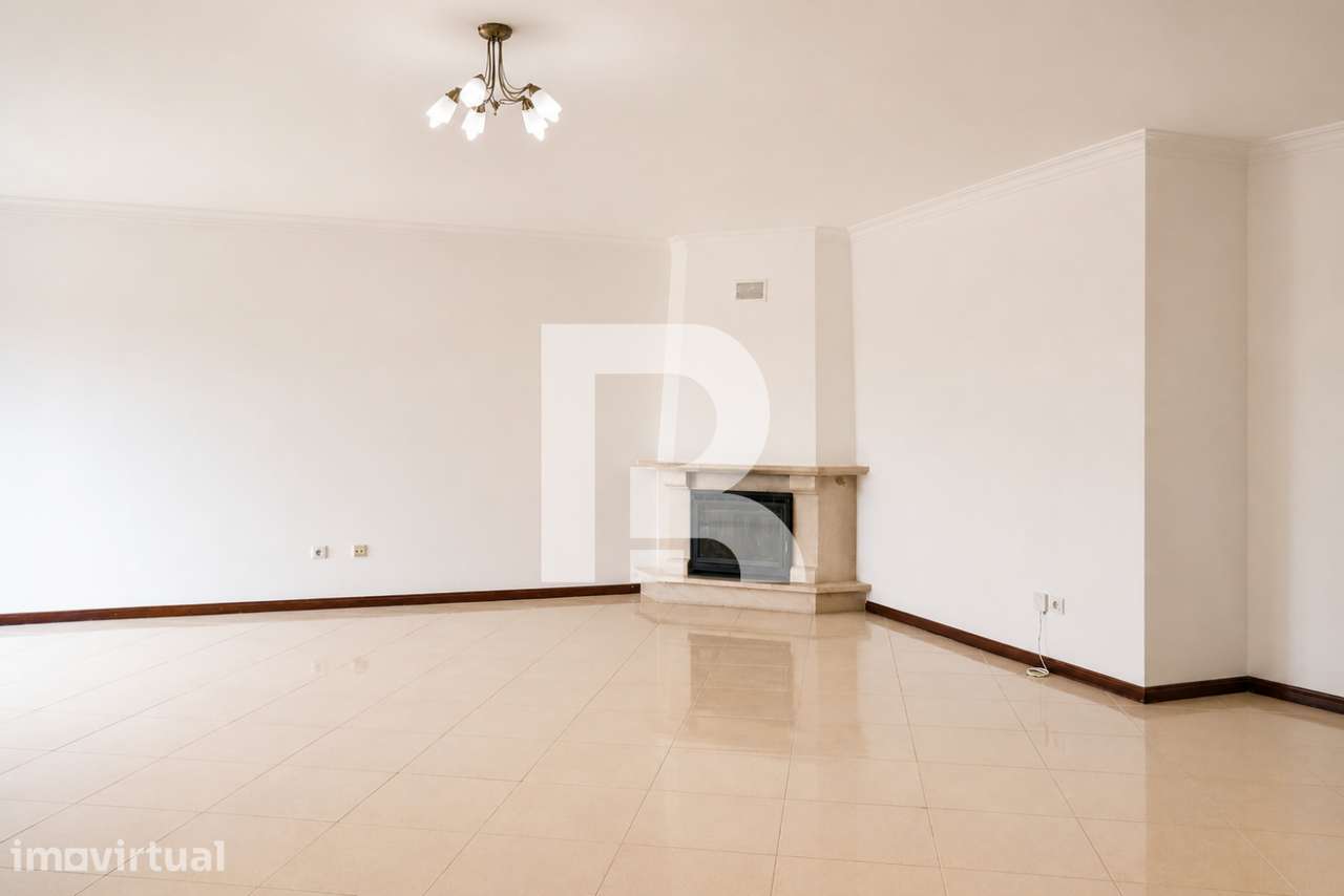 Apartamento T2 c/ Box fechada na Urbª de Fitares - Grande imagem: 4/27