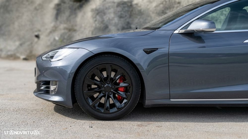 Tesla Model S - 5