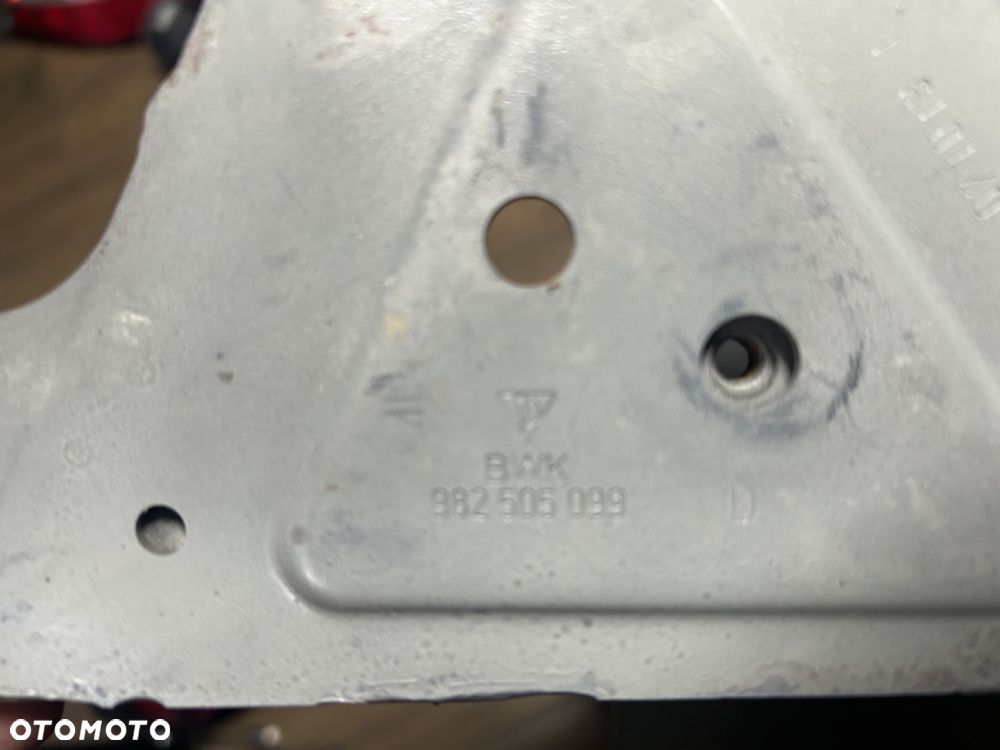 WÓZEK SANKI TYŁ PORSCHE CAYMAN 718 GT4 982505099D ORG - 3