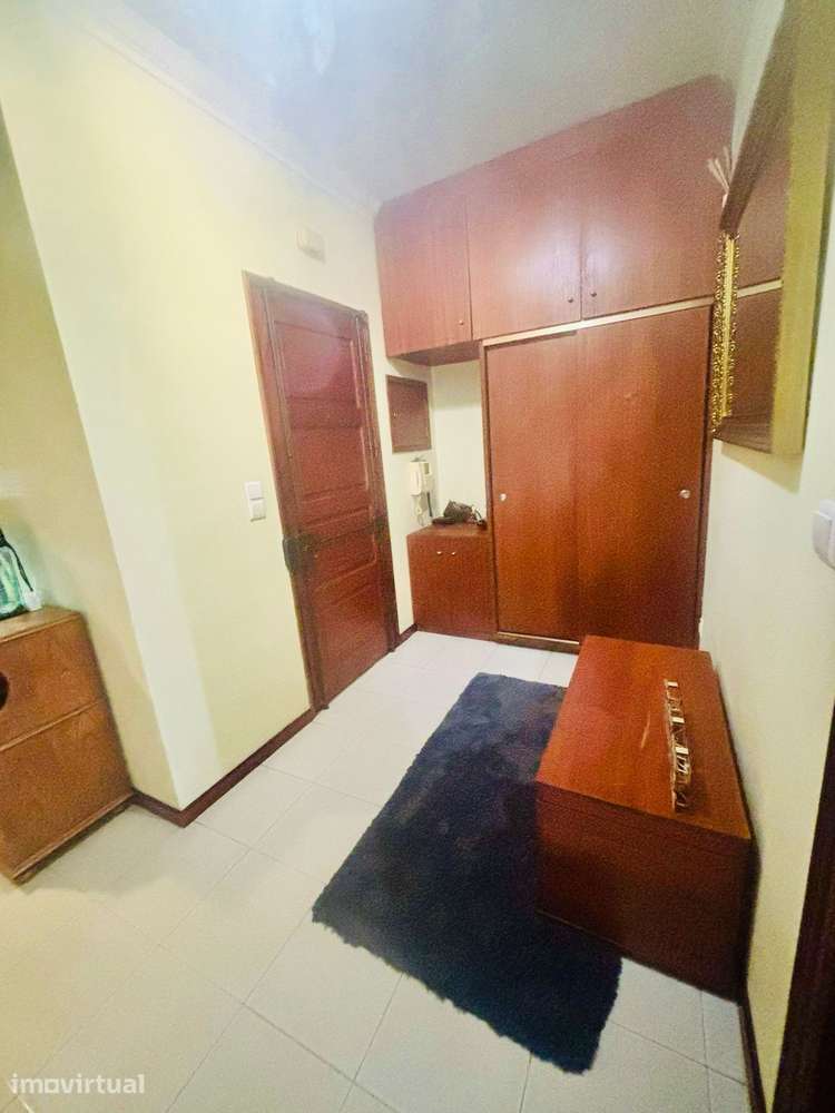 Apartamento T4 com 3 casas de banho e garagem - Grande imagem: 3/17