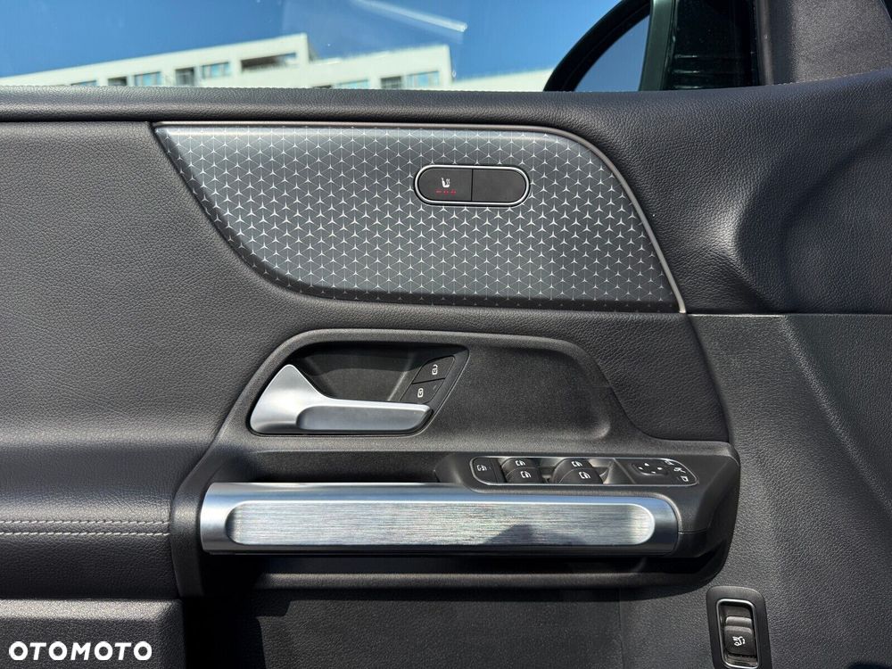 Mercedes-Benz GLB - 15