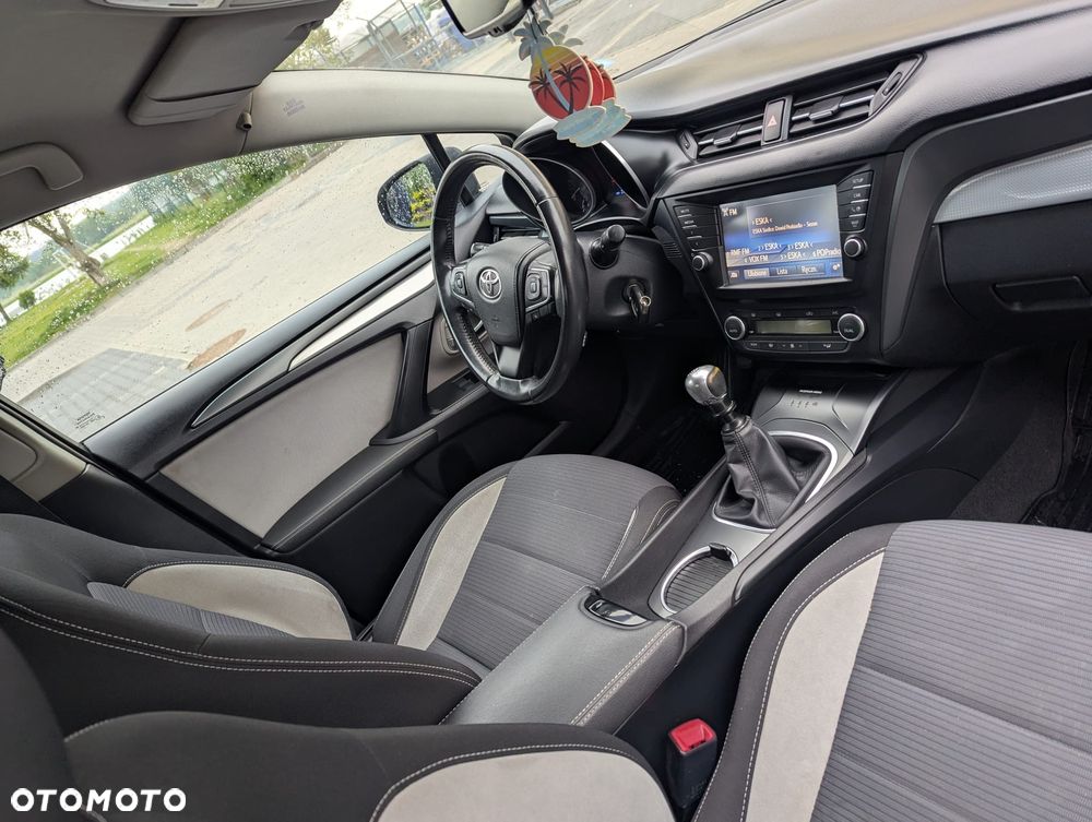 Toyota Avensis 2.0 D-4D Selection - 6