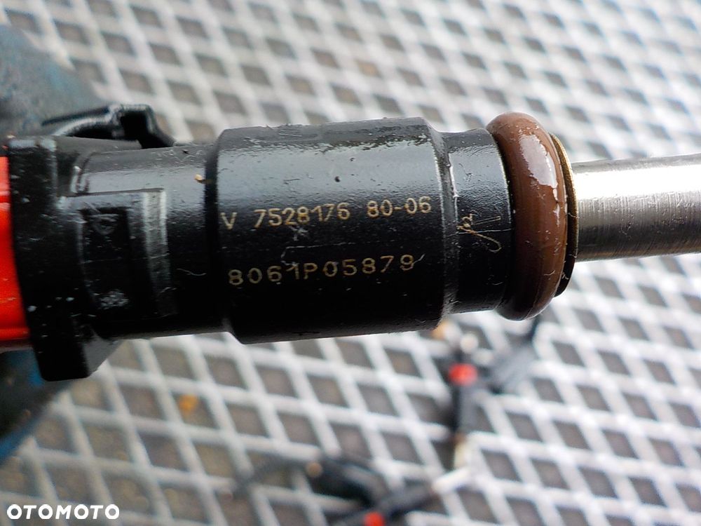 PEUGEOT 207 208 CITROEN C3 C4 1.4 1.6 16VTI WTRYSKIWACZ V752817680-06 - 2