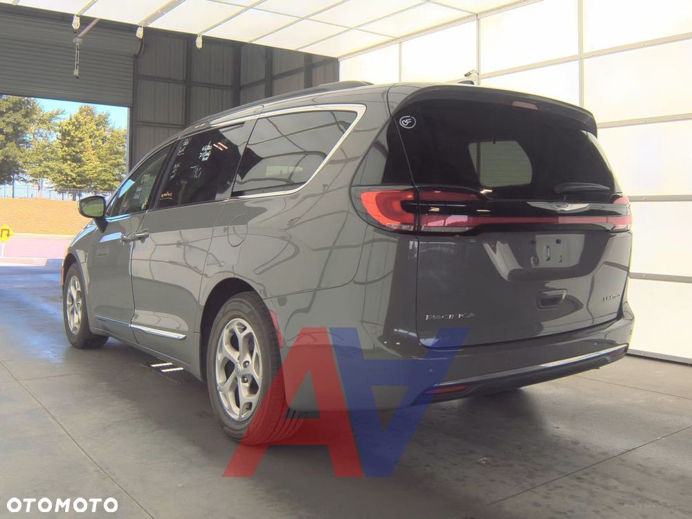 Chrysler Pacifica - 4