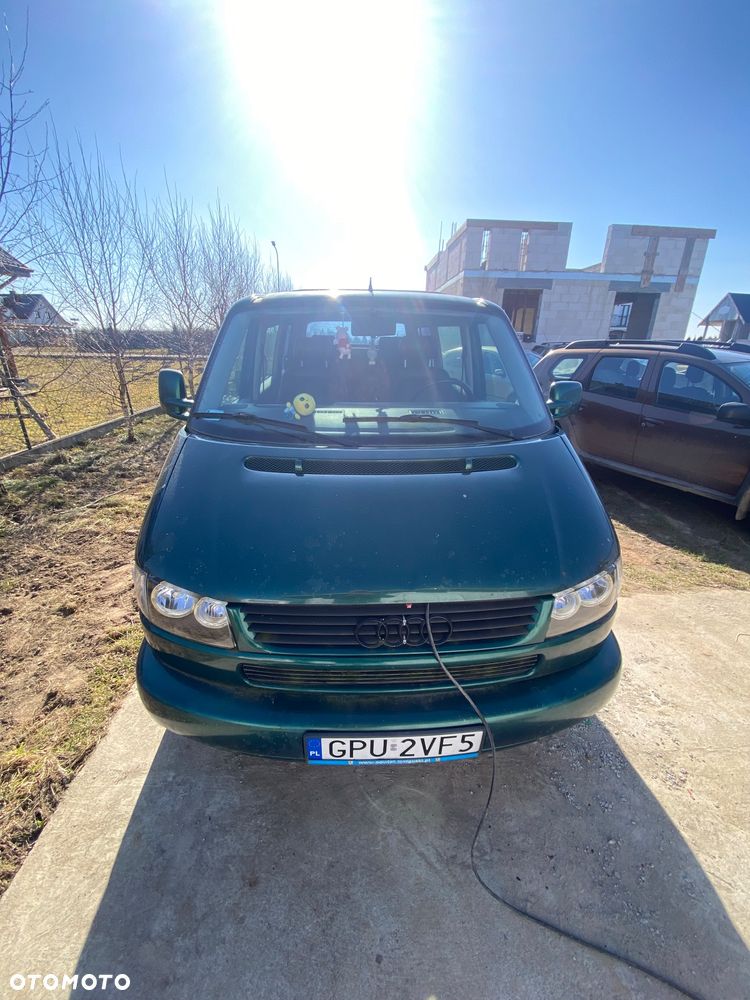 Volkswagen Caravelle - 1