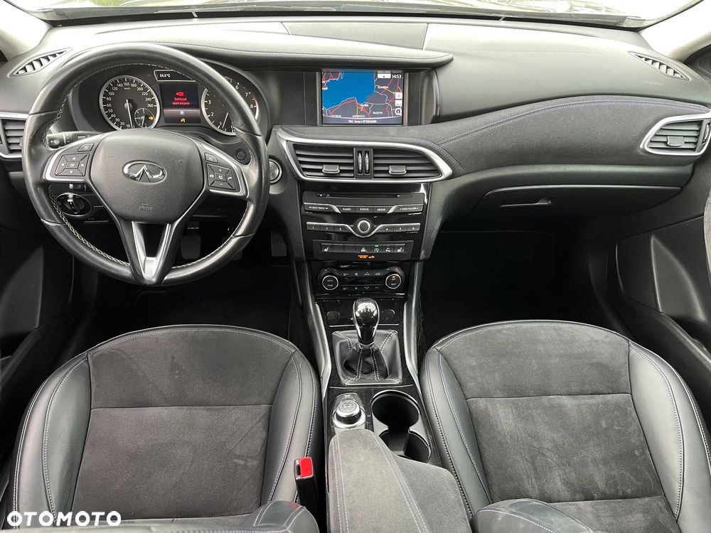 Infiniti Q30 - 18