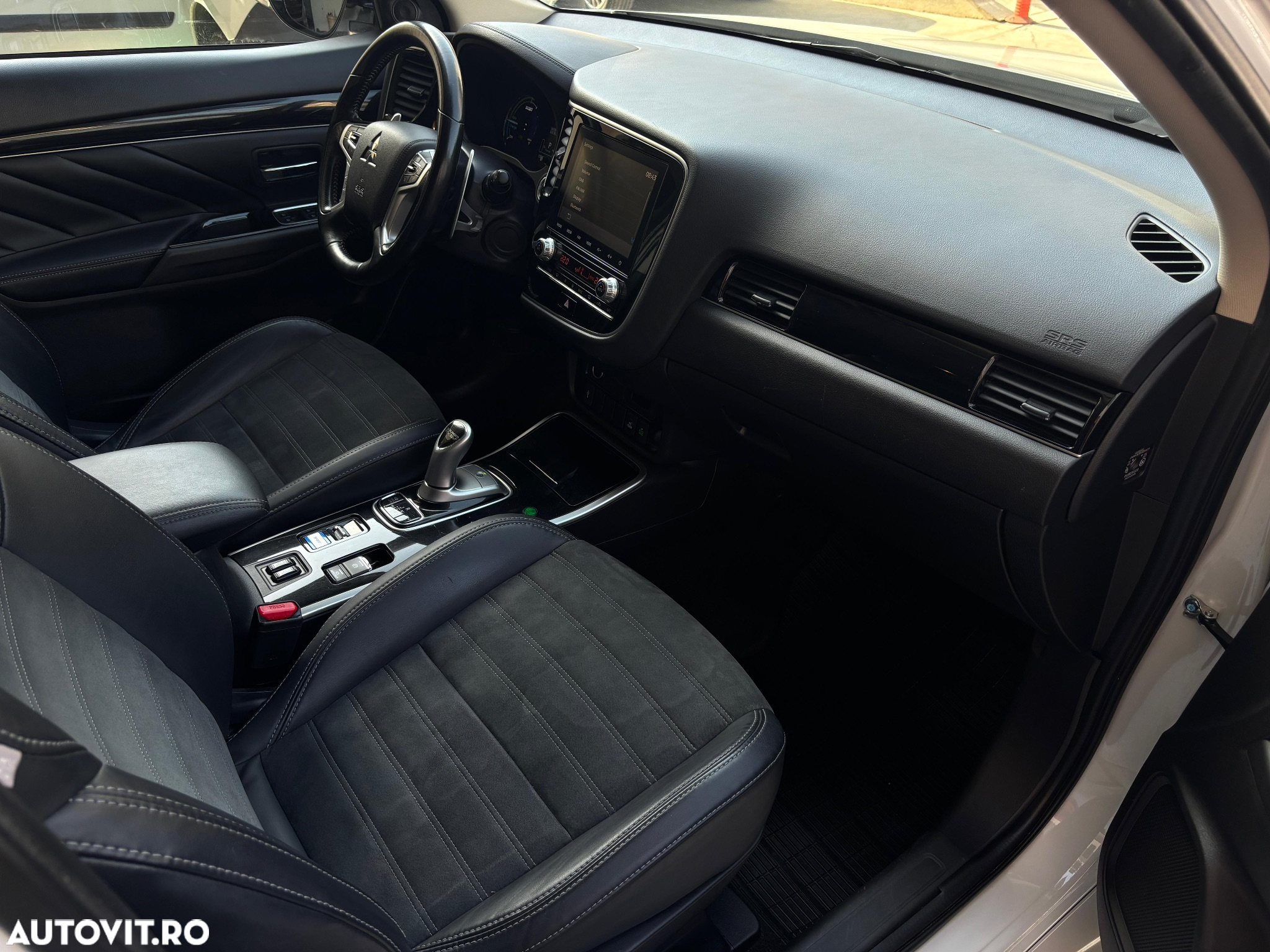 Mitsubishi Outlander 2.4 4WD Plug-In Hybrid Diamant+ - 23