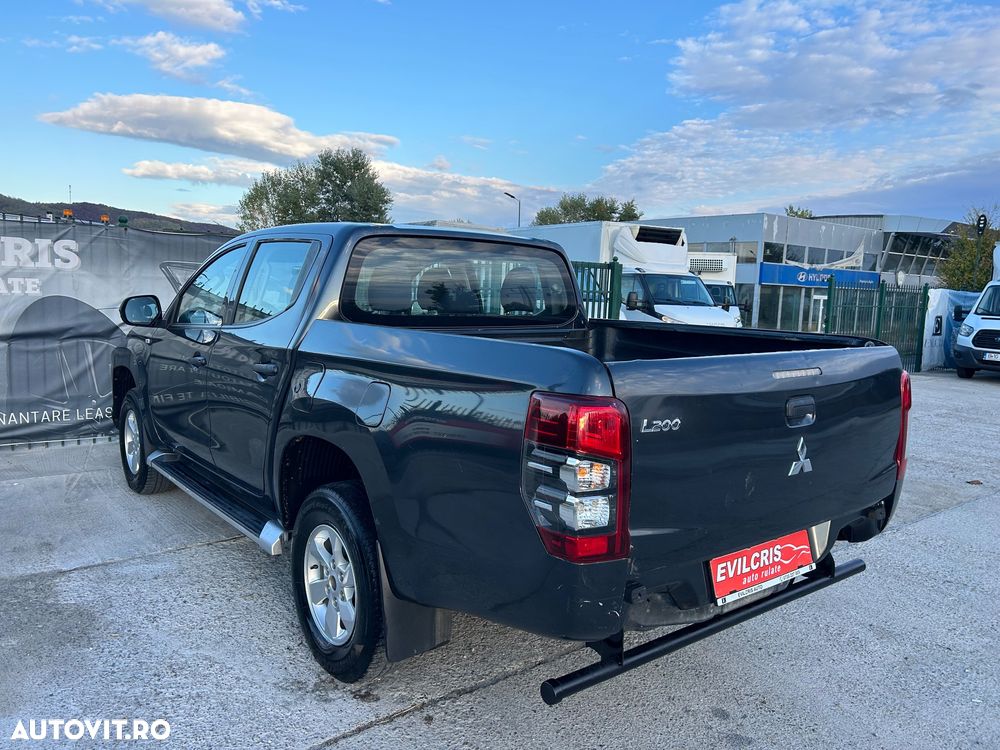 Mitsubishi L200 Double Cab 2.2 DI-D M/T Intense - 12