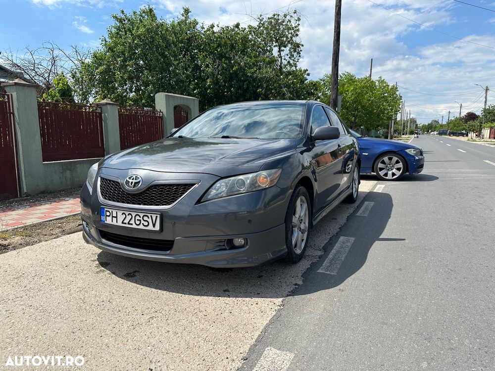 Toyota Camry - 1