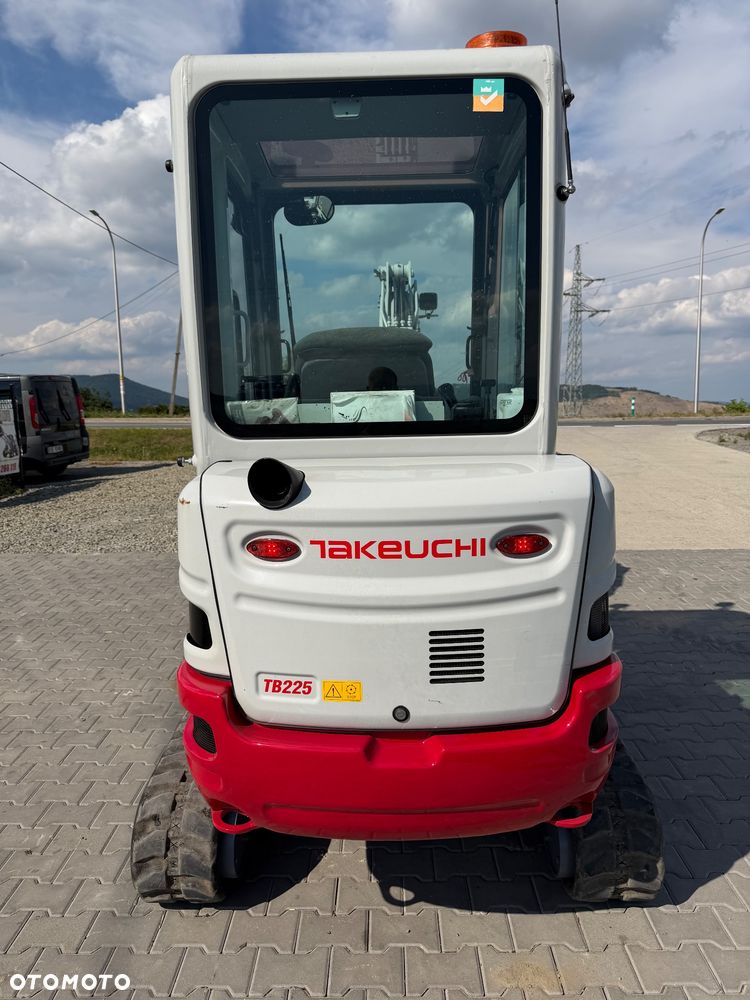 Takeuchi Tb225 - 2