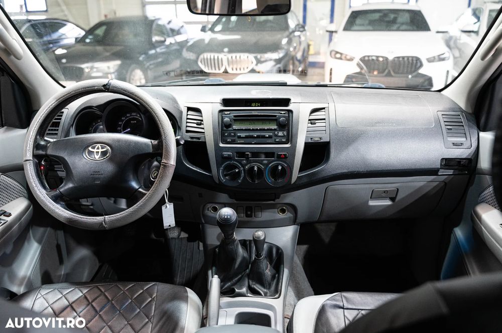 Toyota Hilux 4x4 Double Cab Sol - 13