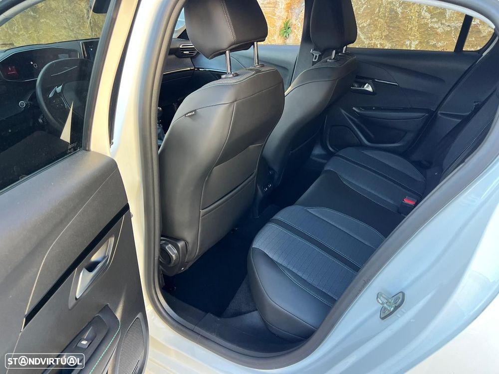Peugeot 208 - 36