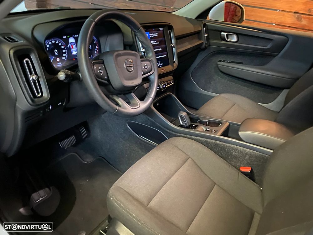 Volvo XC 40 1.5 T3 Momentum Core Geartronic - 5