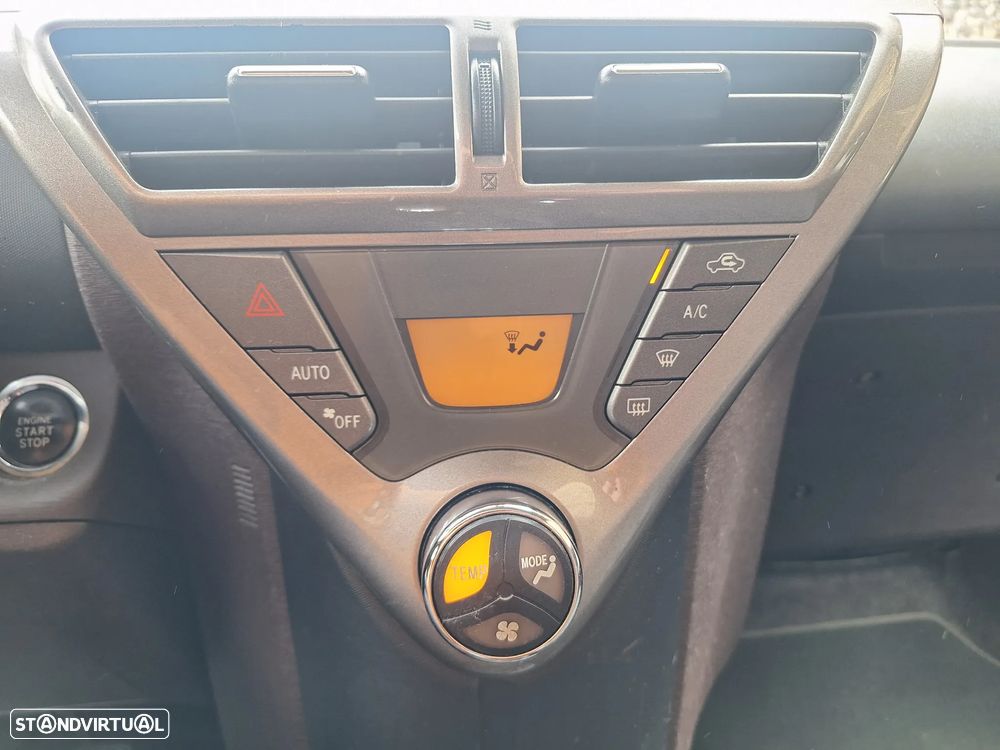 Toyota iQ 1.0 VVT-i 2 - 28