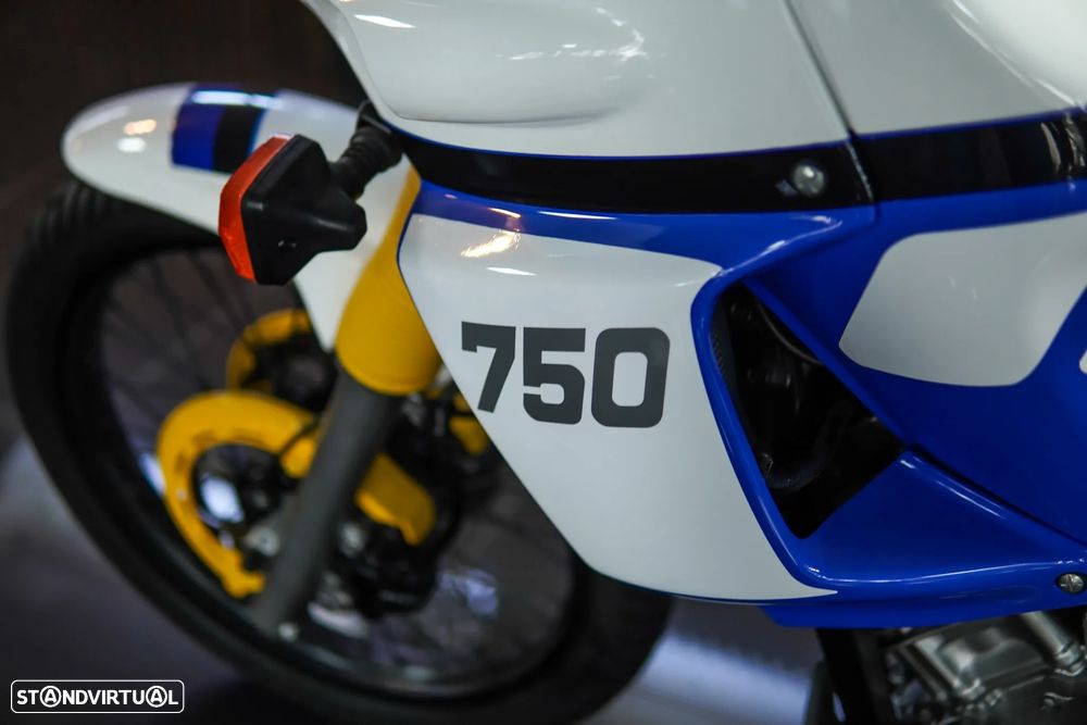 Yamaha XT750Z Super Tenere - 4