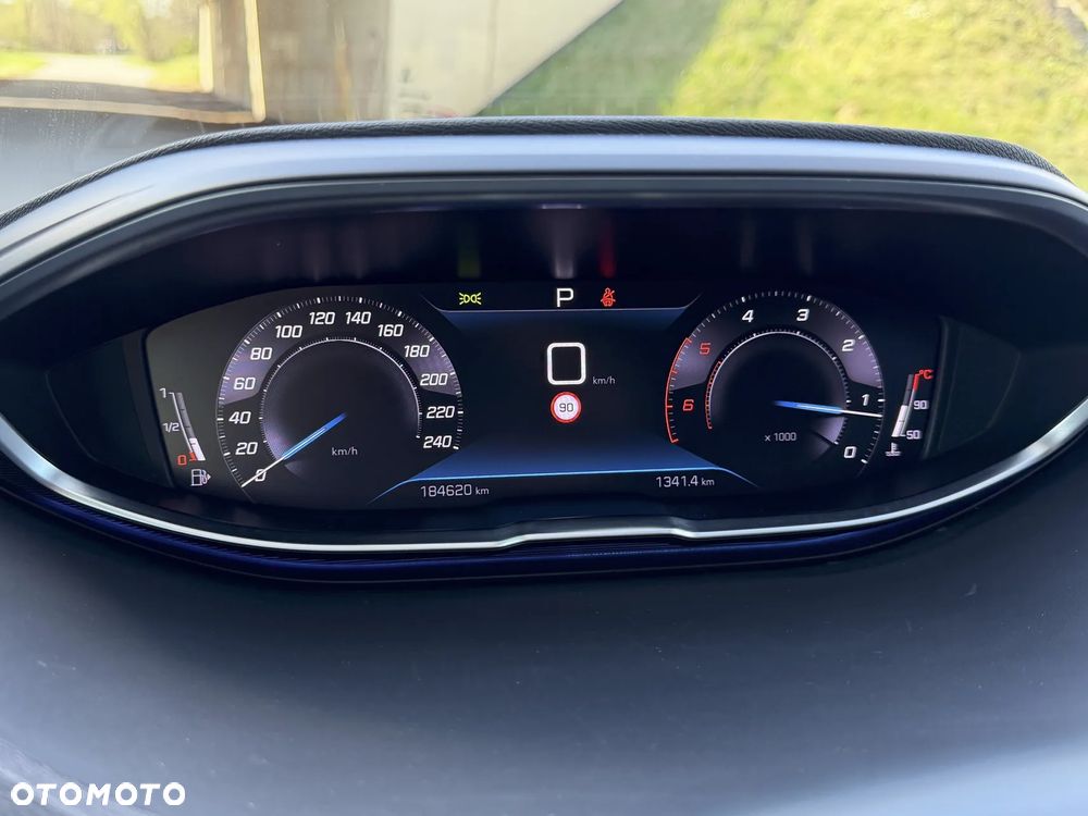 Peugeot 3008 BlueHDi 130 Stop & Start EAT8 Allure - 22