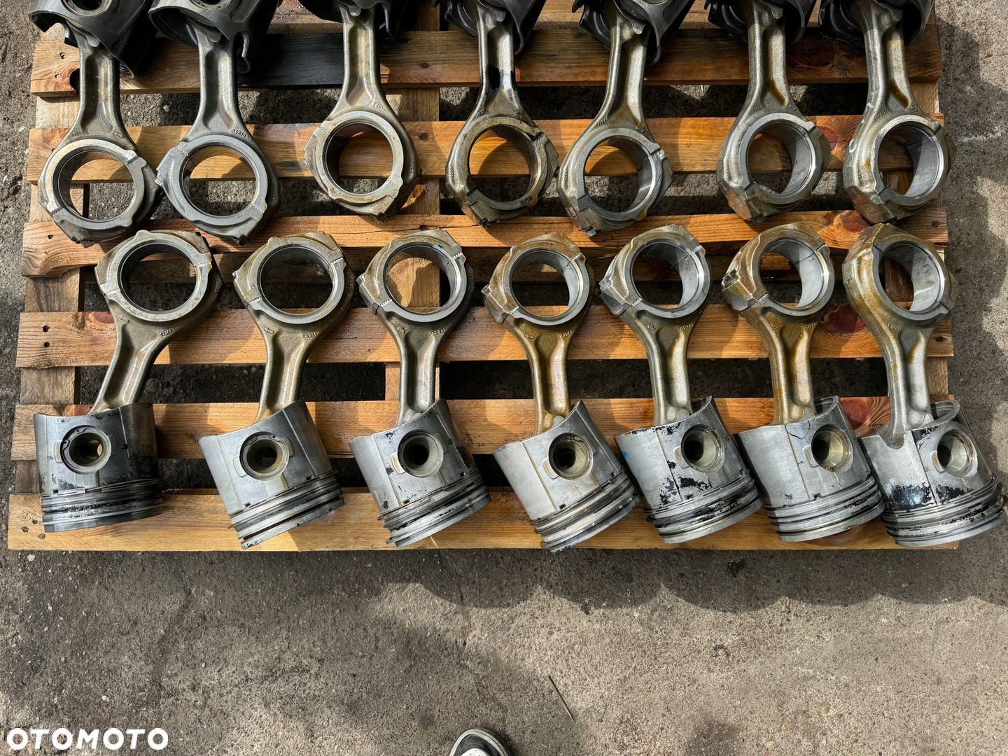 TŁOK Z KORBOWODEM CURSOR 10 IVECO STRALIS E 3 - 1