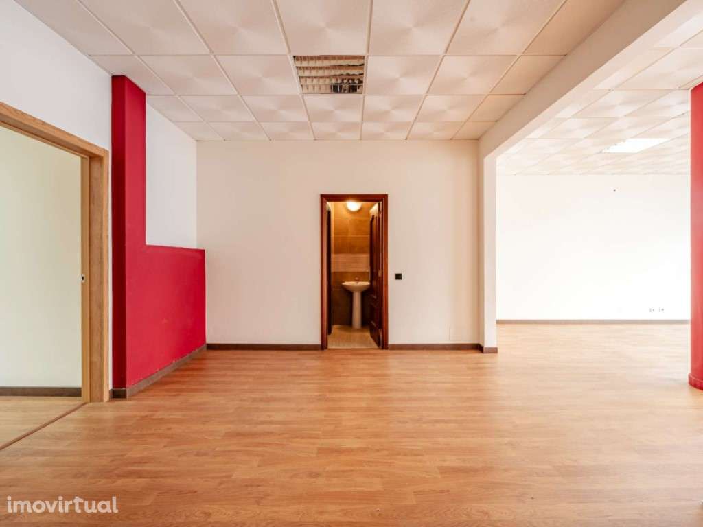 Loja com estacionamento, no centro da Costa da Caparica - Grande imagem: 4/21