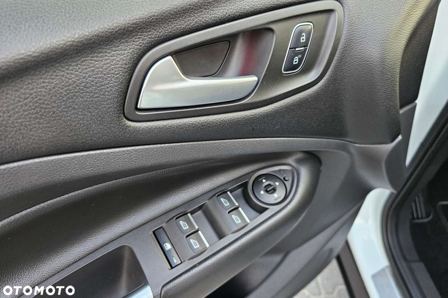 Ford Kuga - 23