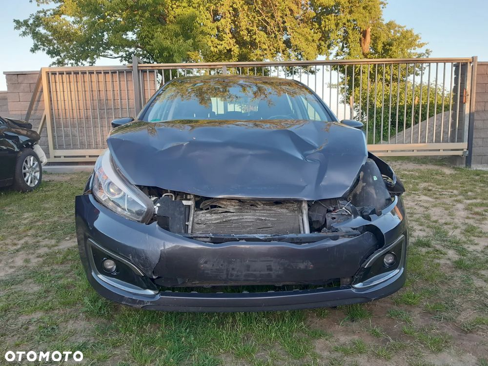Kia Ceed 1.6 GDI Dream Team Edition - 8