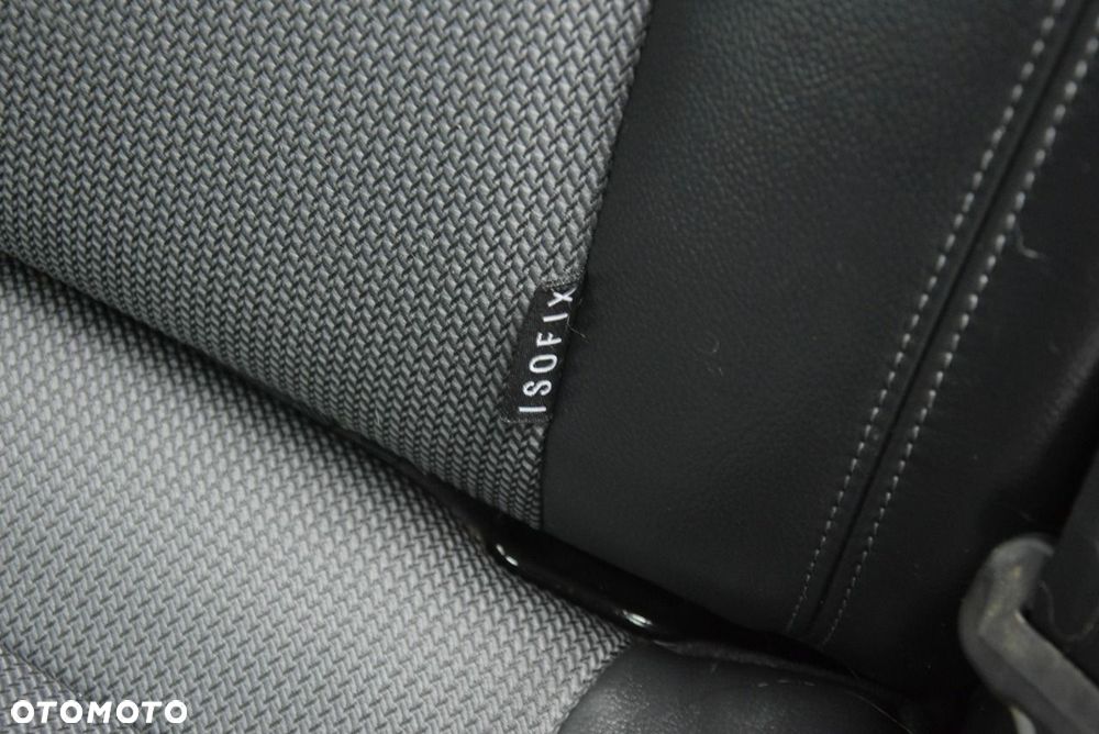 Hyundai i30 1.6 CRDi Fifa World Cup Edition - 23