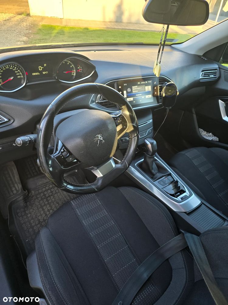Peugeot 308 1.2 PureTech Allure S&S - 5