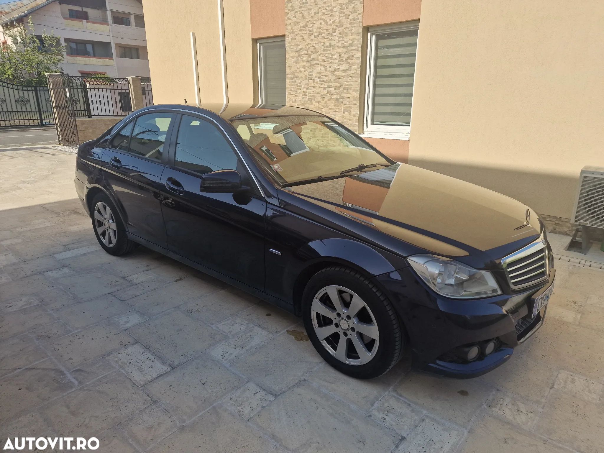 Mercedes-Benz C 200 T (BlueEFFICIENCY) - 1