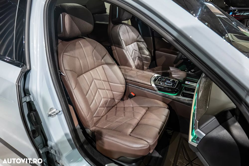 BMW Seria 7 740d xDrive MHEV - 37