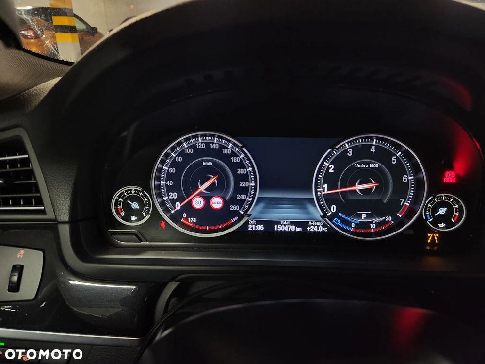 BMW Seria 5 528i xDrive Luxury Line - 9