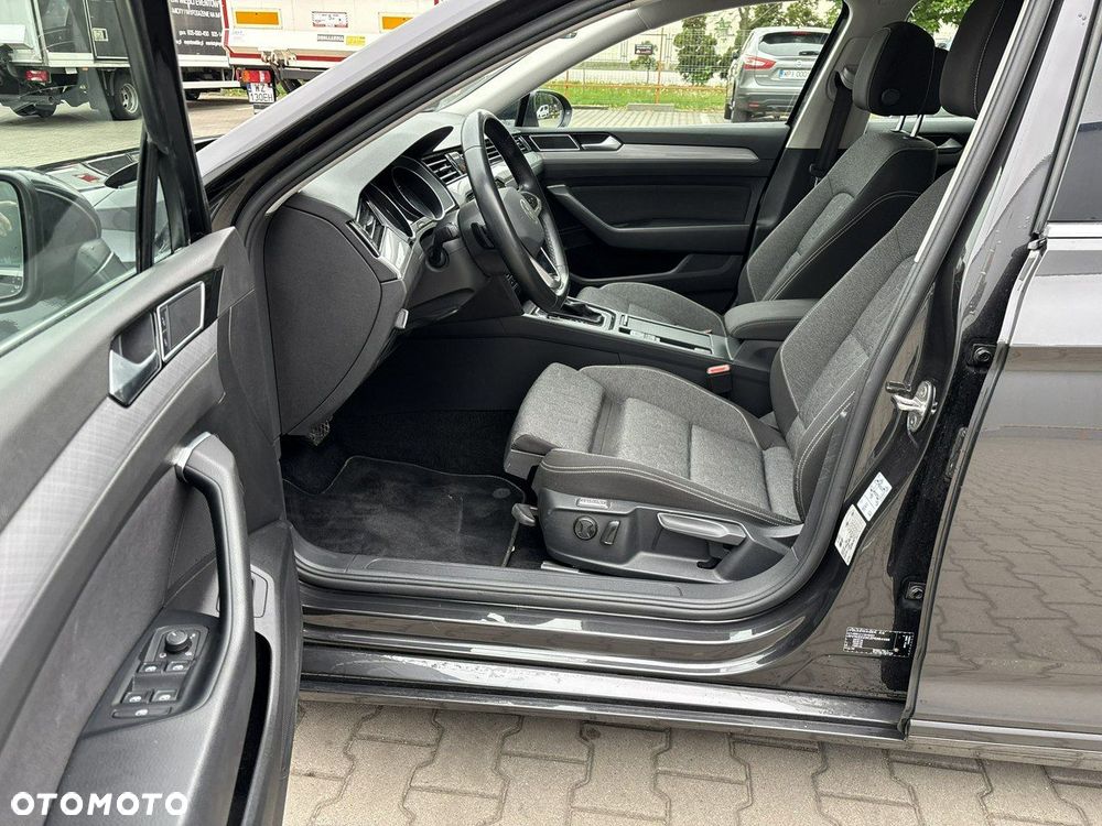 Volkswagen Passat - 11