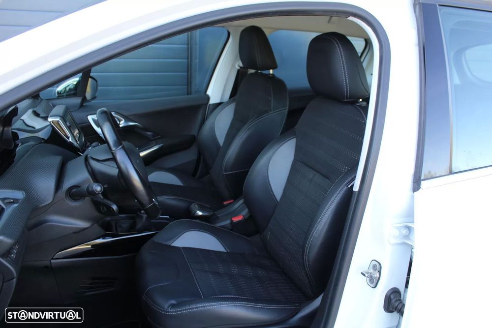 Peugeot 2008 1.2 PureTech Allure - 10