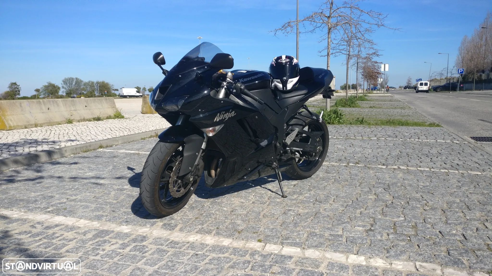 Kawasaki ZXR ZX600P - 1